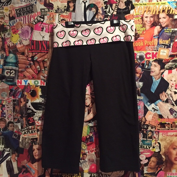 PINK Victoria's Secret Pants - 💕 VICTORIAS SECRET Yoga Crop Pants.